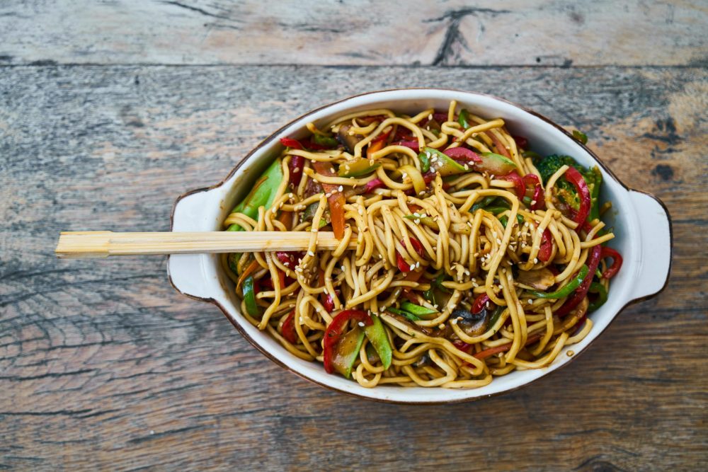 Noodles met sprinkhanen Noodles met sprinkhanen